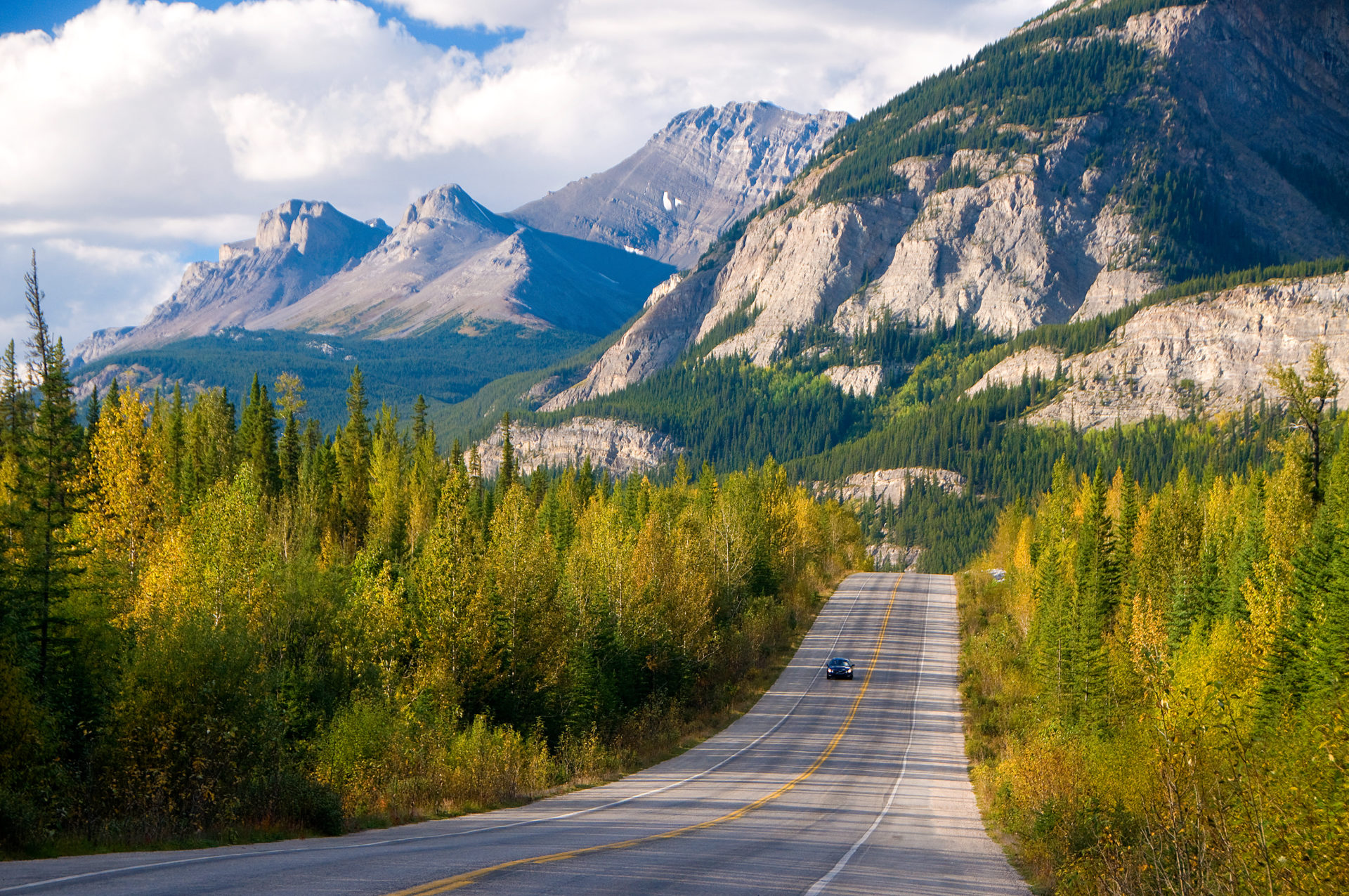 JASPER_Scenic road through Jasper National Park, Canada Receptour Canada